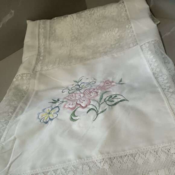 Vintage Tablecloth Hand Embroidery Lace Square Pattern White Floral 88x65” - Picture 6 of 16